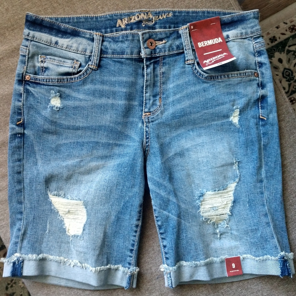 NWT Arizona Jean Co. Distressed Bermuda Jean Short